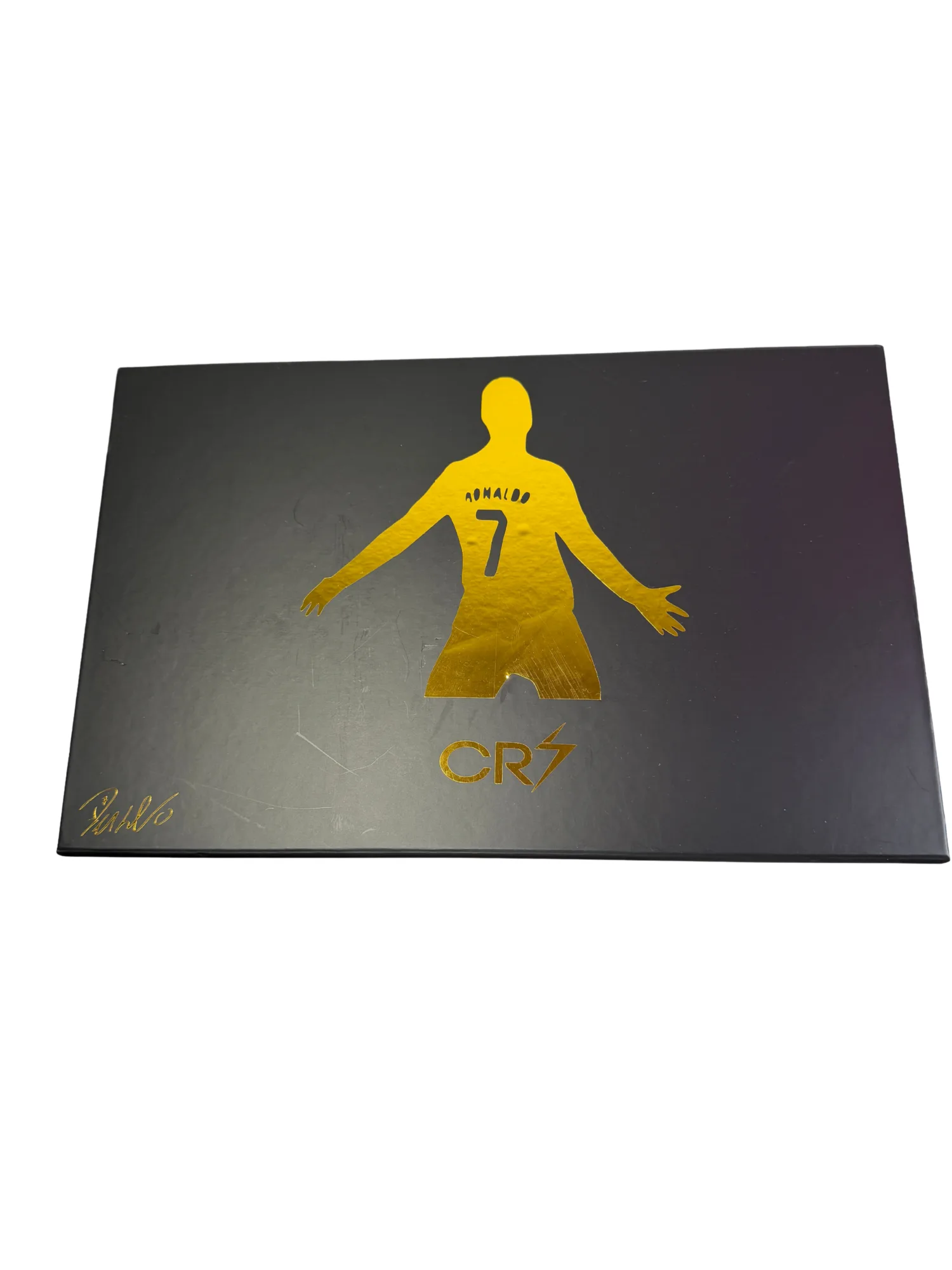 CR7 Fan-Geschenkbox geschlossen, weitere Ansicht mit goldener Ronaldo-Silhouette