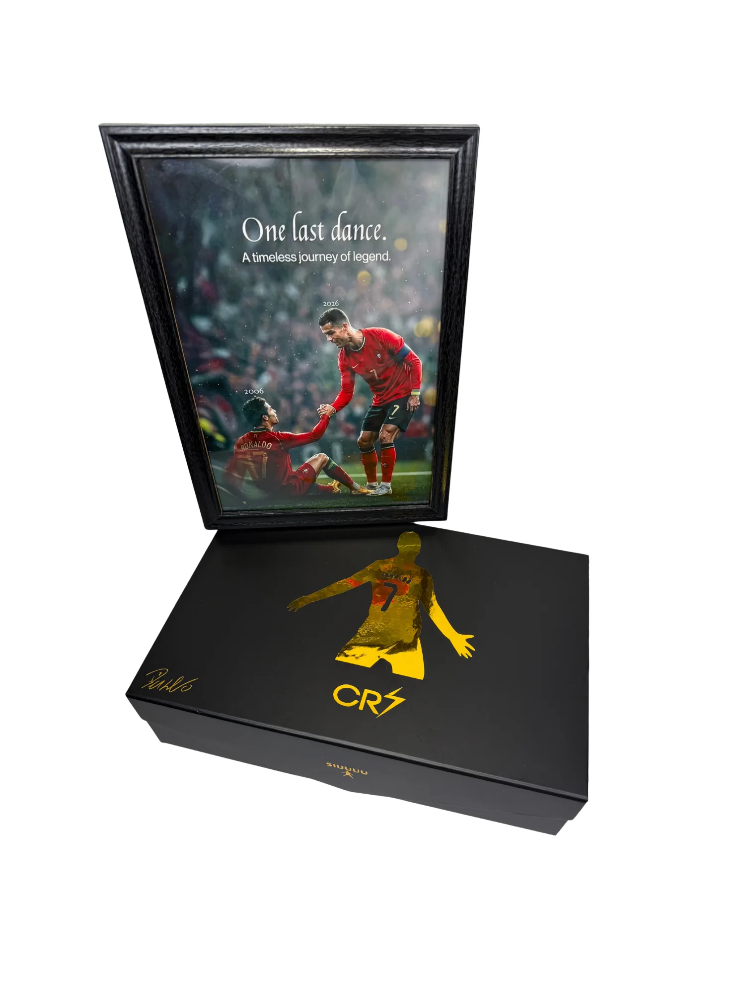 Gerahmtes CR7 'One last dance'-Bild neben der geschlossenen Geschenkbox