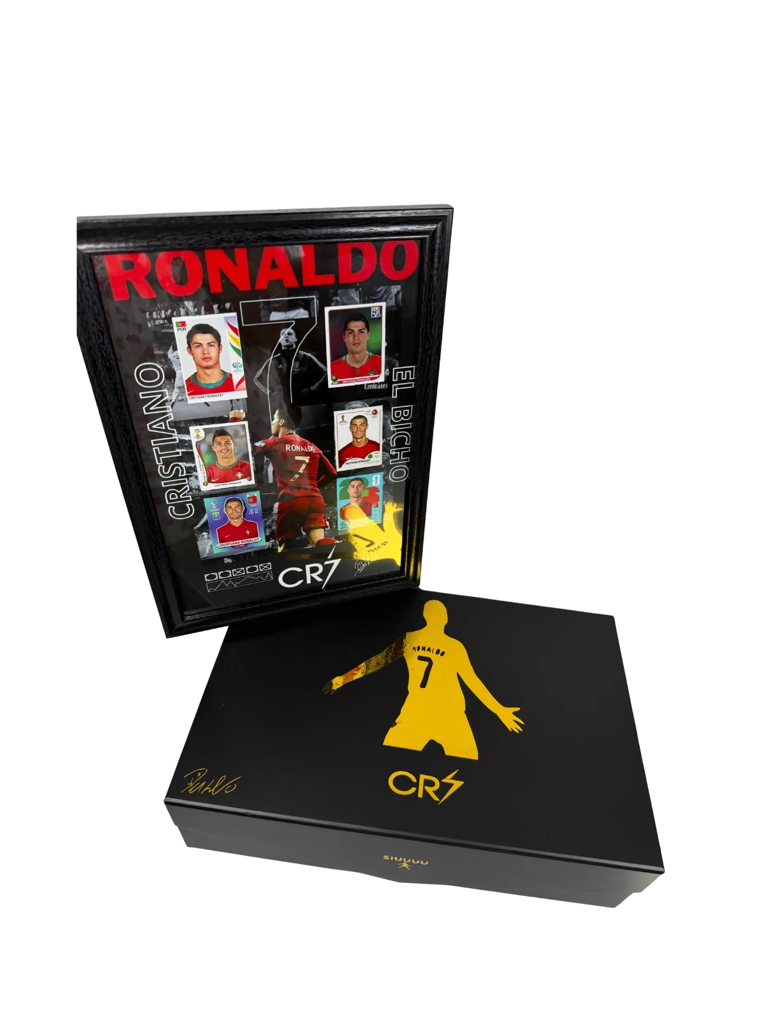 Gerahmte CR7 'El Bicho'-Sammelkarten-Collage neben der geschlossenen Geschenkbox