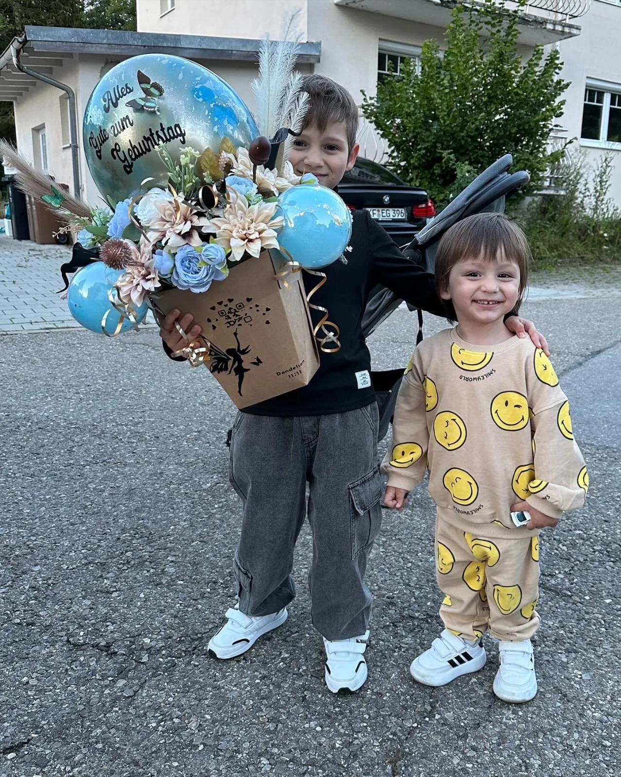 Geburtstagsballon mit Geschenkbox