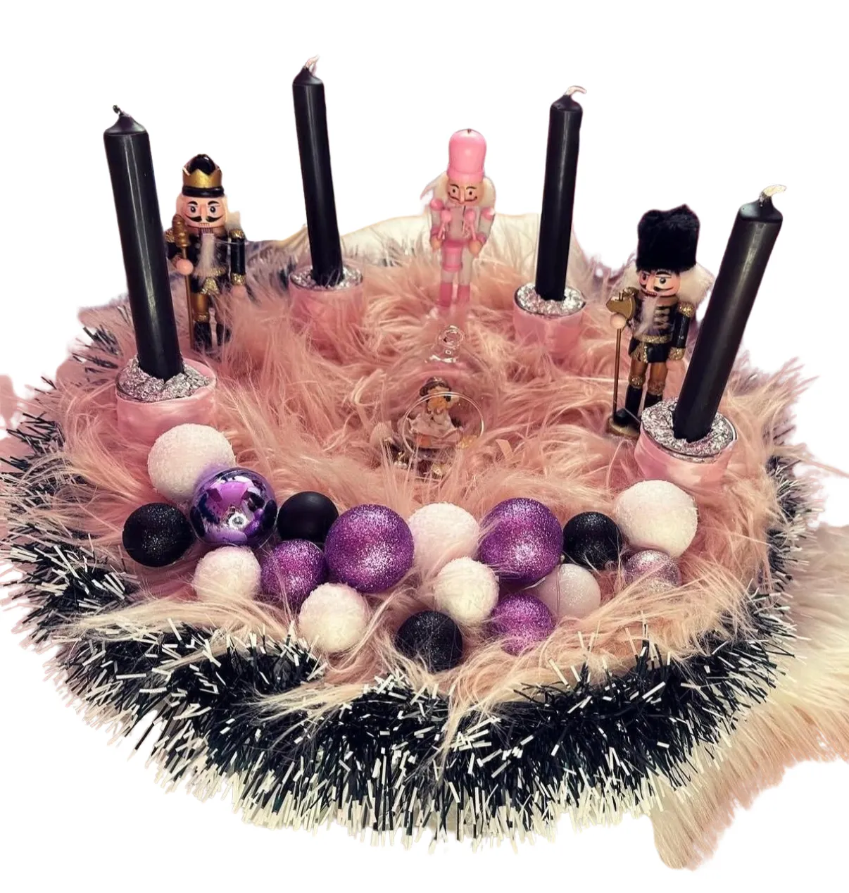 Gewinner-Adventskranz mit Nussknacker-Figuren